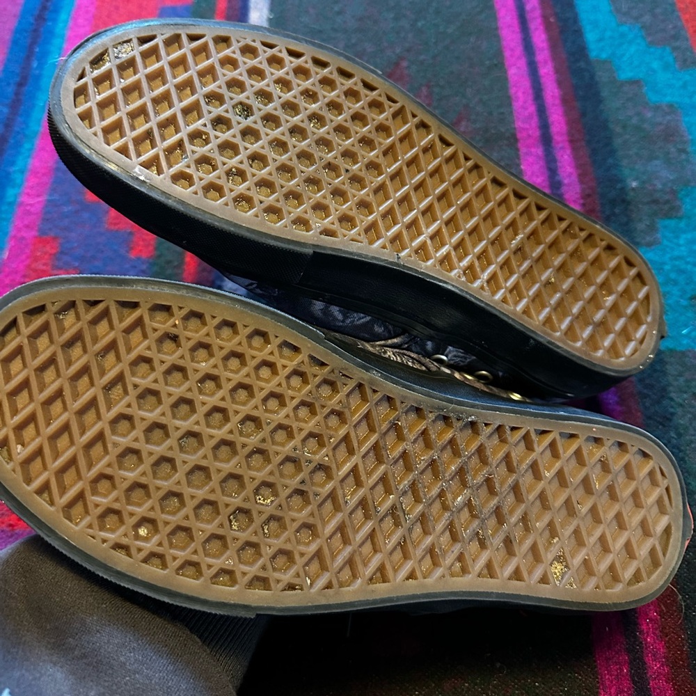 Wolf Pattern Vans - Picture 4 of 5